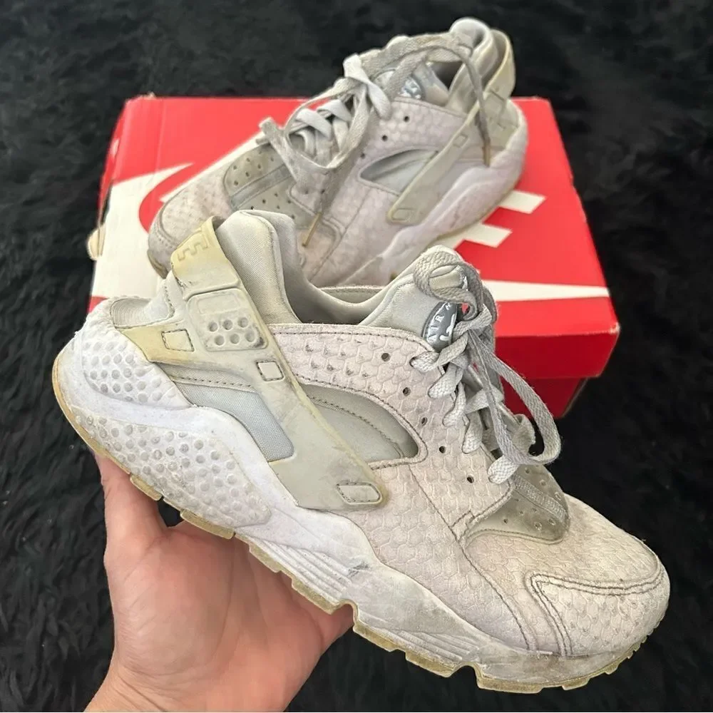 NIKE Huarache activewear lace up shoes sneakers women’s 8